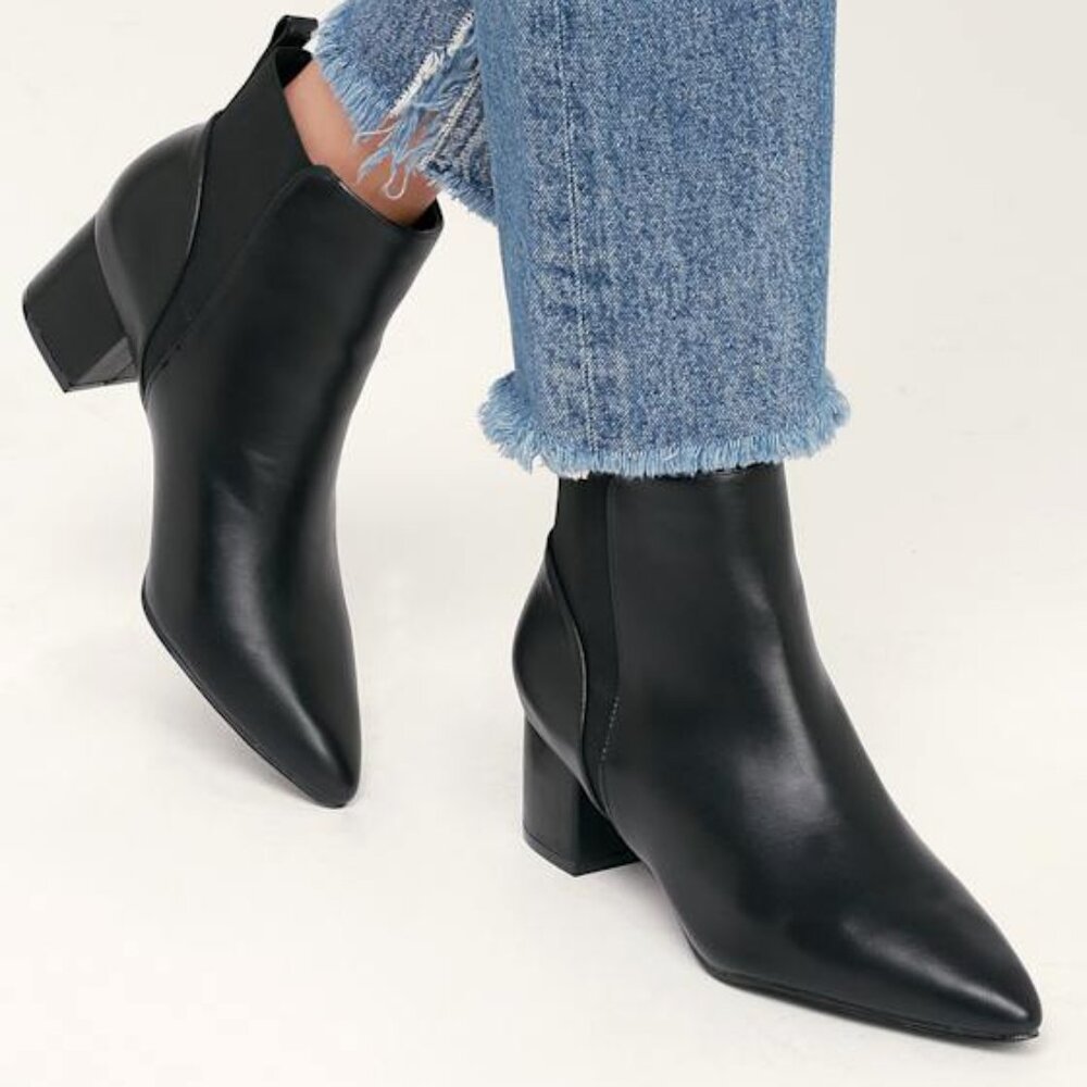 Lulus Chase Black Pointed Toe Ankle Booties - Size 7 EUC